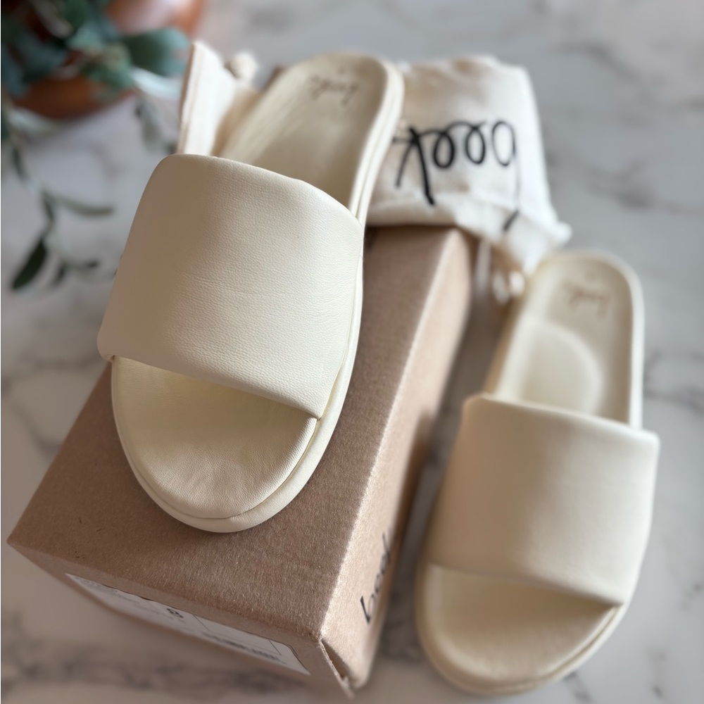 Beek puffbird slide sandal in Eggshell cream. New with box. - Picture 3 of 5
